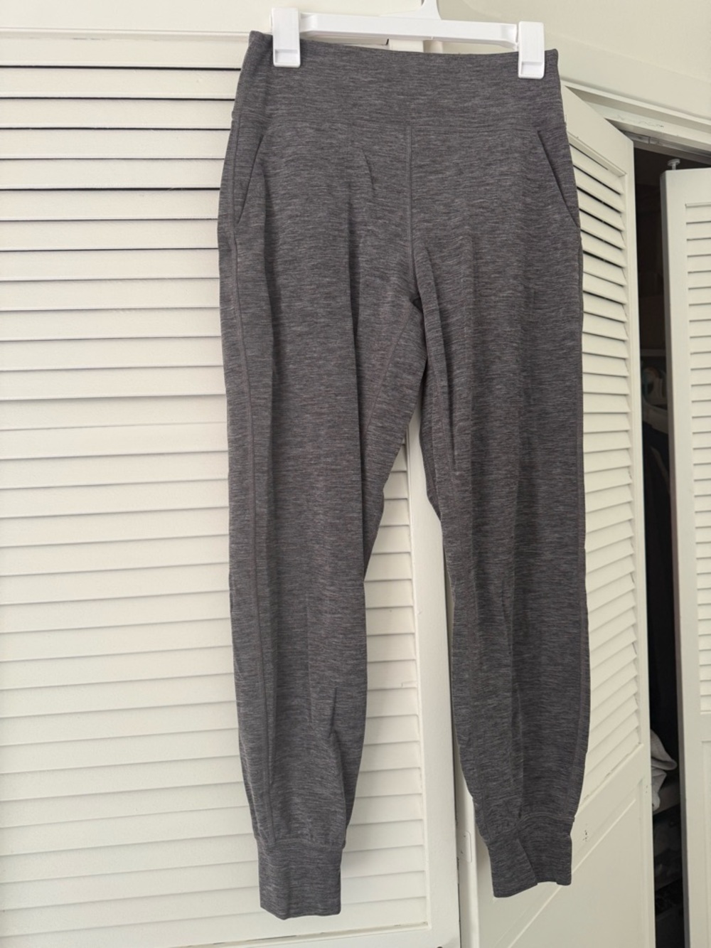 lululemon Align High-Rise Jogger
Regular Length Charcoal Heathered Dark Grey 8